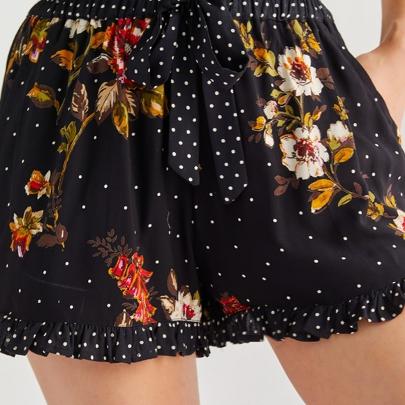 Floral multi color shorts - Picture 5 of 12